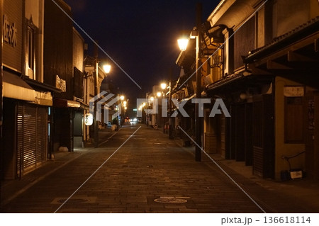 夕暮れの臼杵の町並み　八道大路 136618114