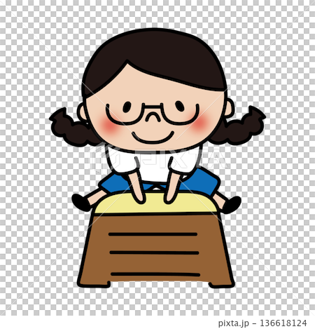 一個綁著辮子、戴著眼鏡的女孩跳過一個跳箱 一個綁著辮子、戴著眼鏡的女孩跳過一個跳箱 136618124