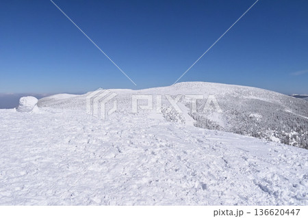 西大巓山頂から見た 日本百名山 冬の西吾妻山 西大巓山頂から見た 日本百名山 冬の西吾妻山 136620447