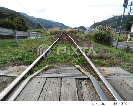 鉄路のある風景　姫新線　西日本旅客鉄道 136620705