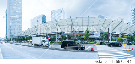 「東京都」東京駅八重洲口の風景　中央区 136622144