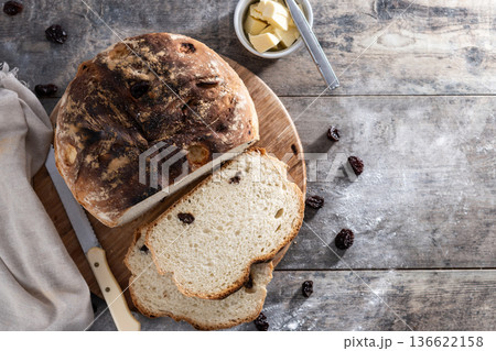 Traditional Irish soda bread with raisins, freshly baked 136622158