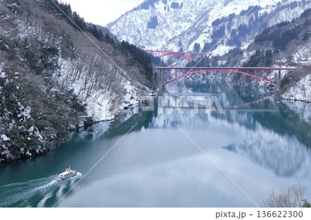 【富山県】白銀の庄川峡遊覧船クルーズと利賀大橋と長崎橋 【富山県】白銀の庄川峡遊覧船クルーズと利賀大橋と長崎橋 136622300