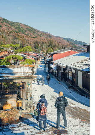 雪景色の奈良井宿【木曽路】 136622550