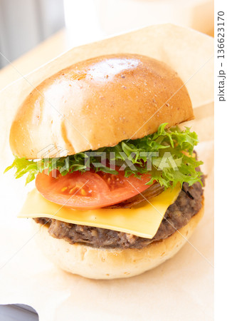 美味しいチーズバーガー 美味しいチーズバーガー 136623170