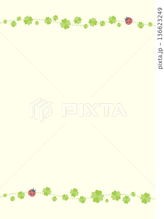 四つ葉のクローバーとてんとう虫の背景イラスト、横長の黄色い背景 四つ葉のクローバーとてんとう虫の背景イラスト、横長の黄色い背景 136623249