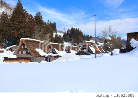 【富山県】白銀の五箇山相倉合掌集落 136623609