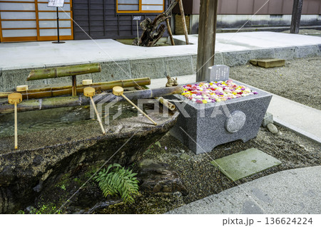 鶴岡公園　鶴ヶ岡城址　荘内神社　手水舎　山形県鶴岡市 136624224