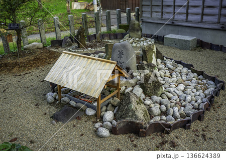 鶴岡公園　鶴ヶ岡城址　荘内神社　筆塚　山形県鶴岡市 136624389