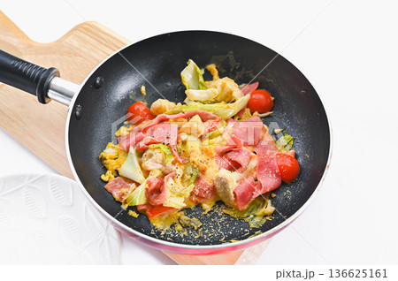 ハムと玉子と野菜炒め ハムと玉子と野菜炒め 136625161