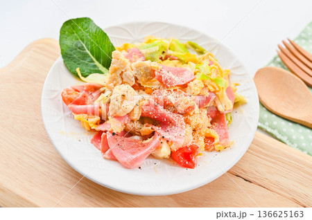 ハムと玉子と野菜炒め 136625163