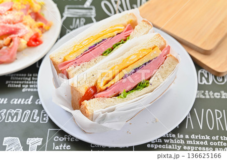 ハム玉子サンド 136625166
