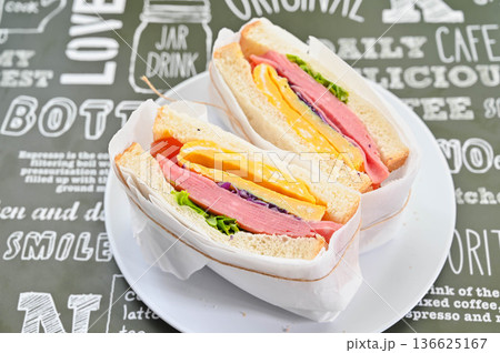 ハム玉子サンド ハム玉子サンド 136625167