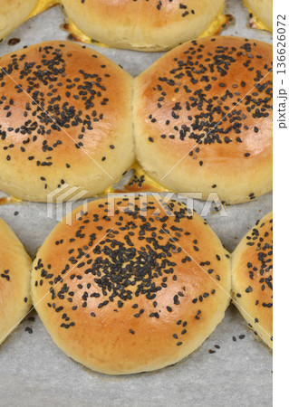 Golden burger buns with black sesame seeds Golden burger buns with black sesame seeds 136626072