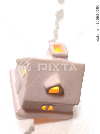 地震イメージ(震災・地震保険・縦構図) 地震イメージ(震災・地震保険・縦構図) 136629590