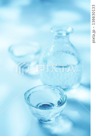冷酒(日本酒・ブルーイメージ) 136630133