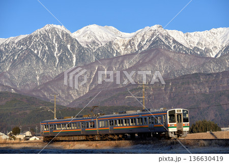 引退間近の飯田線213系普通電車2両 引退間近の飯田線213系普通電車2両 136630419