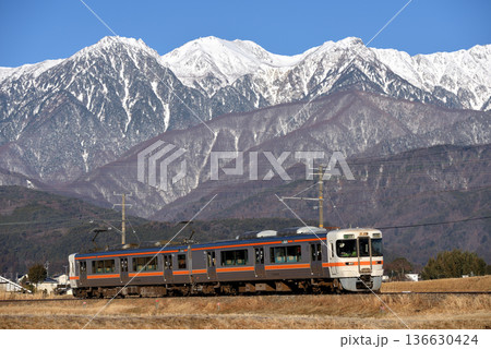 飯田線を走る313系3000番台普通電車2両 飯田線を走る313系3000番台普通電車2両 136630424