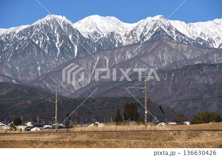 上伊那郡飯島町七久保から中央アルプスを望む 136630426