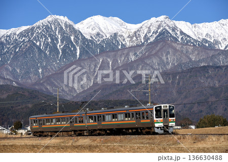 引退間近の飯田線213系5000番台普通電車2両 引退間近の飯田線213系5000番台普通電車2両 136630488