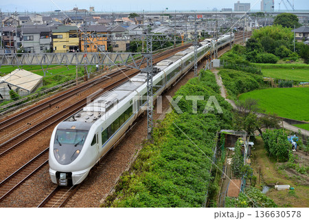 東海道線を走る683系特急サンダーバード9両 136630578