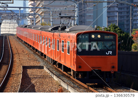JRゆめ咲線を走る201系普通電車8両 136630579