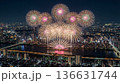 花火大会と都会の夜景 136631744