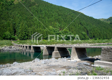 四万十川の沈下橋 136632458
