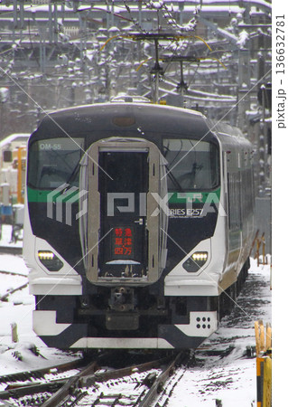 冬の特急草津・四万号（E257系電車：上野⇔長野原草津口） 136632781