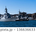 横須賀軍港に停泊する軍艦 136636633