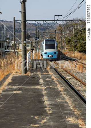 JR吾妻線　小野上駅を通過する臨時特急草津・四万　E653系 136637562