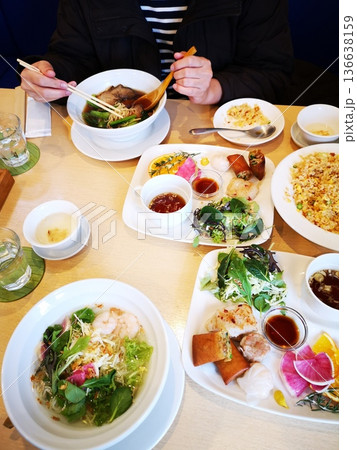 ランチプレートとエビつゆラーメン ランチプレートとエビつゆラーメン 136638159