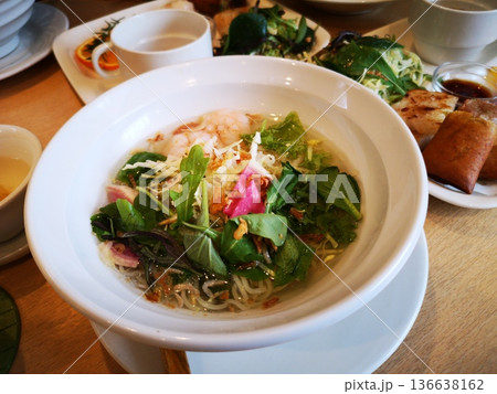 ランチプレートとエビつゆラーメン ランチプレートとエビつゆラーメン 136638162