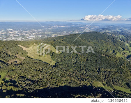 Scenic Mountain Ridge With City View, Expansive Mountain Range Overlooking Urban And Natural Scenery 136638432