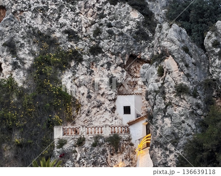 Secluded Heritage Residence Crafted Into Limestone Rock Featuring Ambient Lighting And Charming Stairway Secluded Heritage Residence Crafted Into Limestone Rock Featuring Ambient Lighting And Charming Stairway 136639118