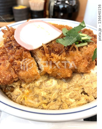 ロースカツ丼＆親子丼 136640156
