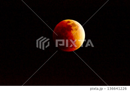 皆既月食〜食の最大 寸前（東京都立川市／2018年1月31日。21:05撮影） 136641226