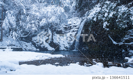 横谷峡（冬）：白滝 136641511