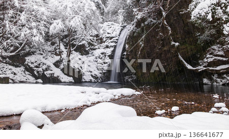 横谷峡（冬）：白滝 136641677