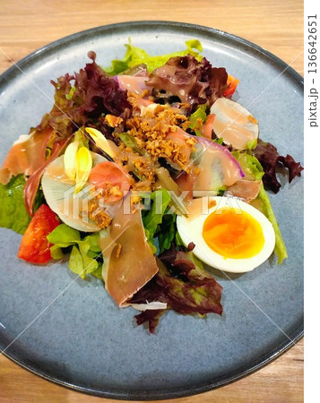 おしゃれなレストラン 136642651