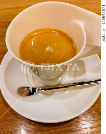 おしゃれなレストラン 136642671