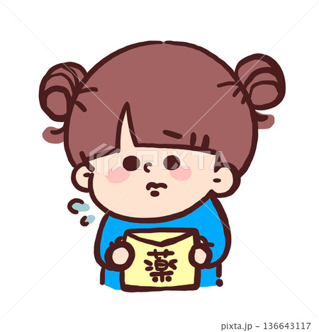 薬を持って体調を心配する女の子 136643117