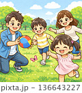 公園で遊ぶ家族 136643227