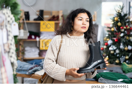 Latina choosing platform boots for Christmas 136644461