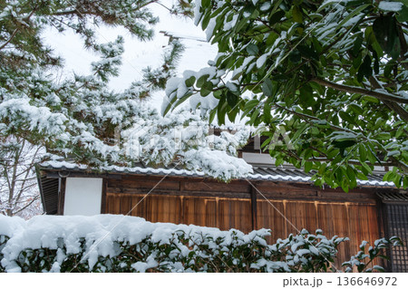 古民家の雪景色 古民家の雪景色 136646972