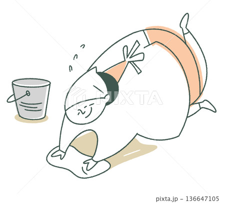 元気にぞうきんがけをする高齢女性 136647105