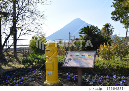 開聞岳と黄色いポスト 開聞岳と黄色いポスト 136648814