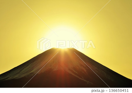 ダイヤモンド富士 136650451