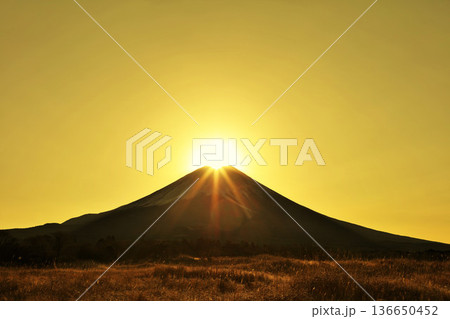 ダイヤモンド富士 136650452