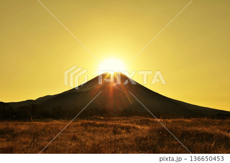 ダイヤモンド富士 136650453